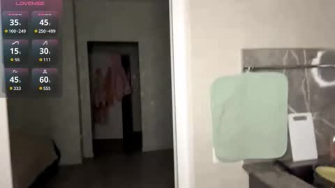 Snapshot of mishahartwigsen chatting on 02-01-26, 06:39 Molly online show from 02-01-26, 06:39