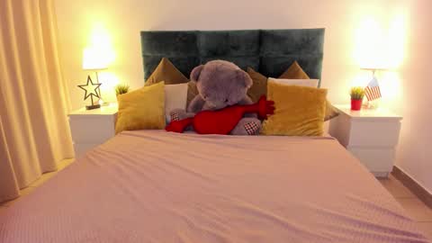 Snapshot of mishapallmer chatting on 10-15-25, 08:25 mishapallmer online show from 10-15-25, 08:25