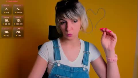 Snapshot of mishelle_blondie chatting on 04-28-26, 06:13 Mishelle online show from 04-28-26, 06:13