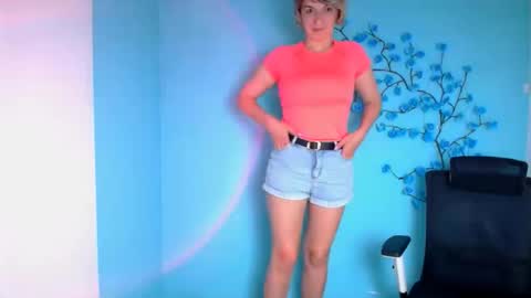Snapshot of mishelle_blondie chatting on 05-19-26, 11:38 Mishelle online show from 05-19-26, 11:38