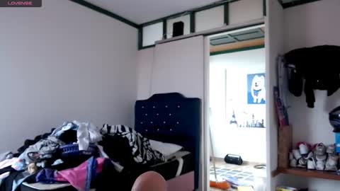 Nicol online show from 04-15-26, 05:31