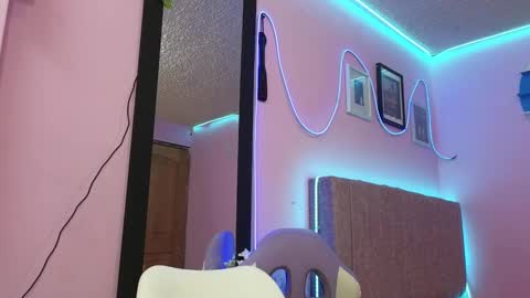 Snapshot of misofialeal chatting on 09-18-25, 08:22 misofialeal online show from 09-18-25, 08:22