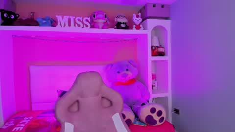 Snapshot of miss___megan chatting on 07-16-26, 02:39 Megan online show from 07-16-26, 02:39