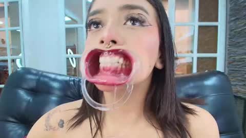 Sabrina online show from 12-22-25, 06:16