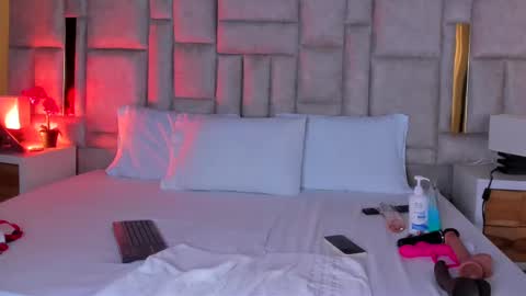 Snapshot of miss_abigail_ chatting on 11-21-25, 01:21 Miss Abigail online show from 11-21-25, 01:21