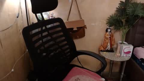 Snapshot of miss_angelic15 chatting on 02-24-25, 06:27 miss angelic15 online show from 02-24-25, 06:27