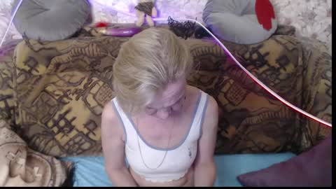 Snapshot of miss_bekker chatting on 12-17-24, 06:24 ask me online show from 12-17-24, 06:24