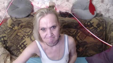 Snapshot of miss_bekker chatting on 12-17-24, 09:28 ask me online show from 12-17-24, 09:28