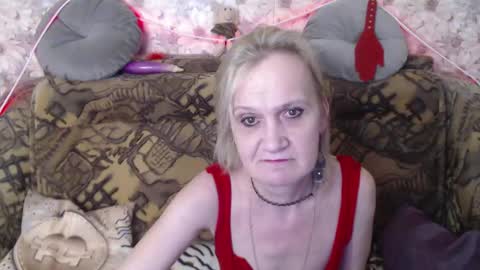 Snapshot of miss_bekker chatting on 12-29-24, 10:25 ask me online show from 12-29-24, 10:25