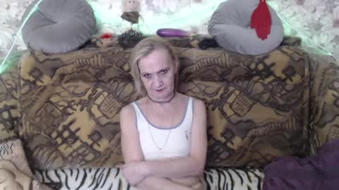 Snapshot of miss_bekker chatting on 01-11-25, 11:56 ask me online show from 01-11-25, 11:56