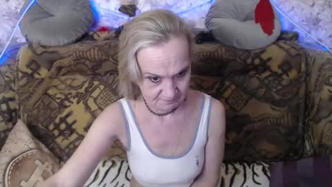 Snapshot of miss_bekker chatting on 01-19-25, 10:17 ask me online show from 01-19-25, 10:17