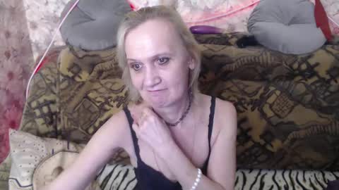 Snapshot of miss_bekker chatting on 01-31-25, 12:28 ask me online show from 01-31-25, 12:28
