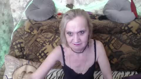 Snapshot of miss_bekker chatting on 01-31-25, 03:30 ask me online show from 01-31-25, 03:30