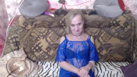 Snapshot of miss_bekker chatting on 02-11-25, 10:07 ask me online show from 02-11-25, 10:07