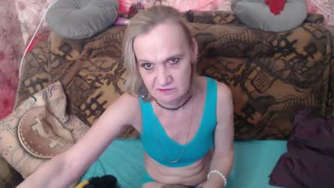 Snapshot of miss_bekker chatting on 02-25-25, 11:44 ask me online show from 02-25-25, 11:44