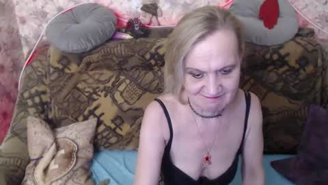 Snapshot of miss_bekker chatting on 02-27-25, 01:38 ask me online show from 02-27-25, 01:38