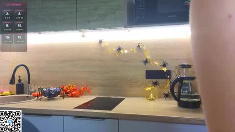 Snapshot of miss_bubbles chatting on 10-23-25, 12:10 Sandy online show from 10-23-25, 12:10