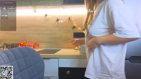 Snapshot of miss_bubbles chatting on 10-27-25, 12:36 Sandy online show from 10-27-25, 12:36