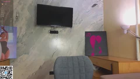 Snapshot of miss_bubbles chatting on 11-26-25, 12:33 Sandy online show from 11-26-25, 12:33