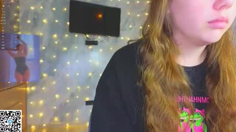 Snapshot of miss_bubbles chatting on 12-18-25, 11:22 Sandy online show from 12-18-25, 11:22