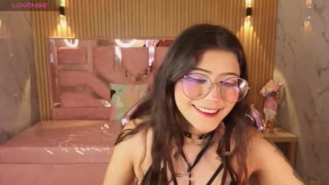 Snapshot of miss_devil_s chatting on 03-08-26, 03:21 miss_devil_s online show from 03-08-26, 03:21