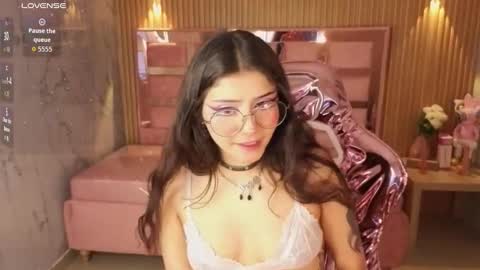 Snapshot of miss_devil_s chatting on 03-12-26, 03:23 miss_devil_s online show from 03-12-26, 03:23