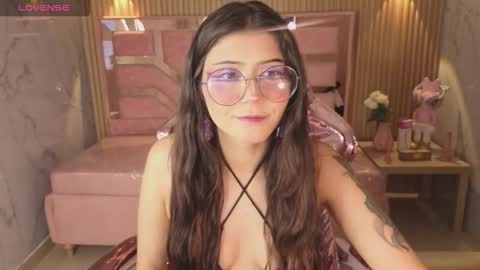 Snapshot of miss_devil_s chatting on 03-20-26, 03:00 miss_devil_s online show from 03-20-26, 03:00
