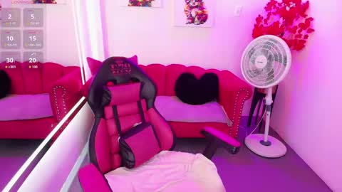 Snapshot of miss_dolly1 chatting on 05-11-26, 04:04 Melanie online show from 05-11-26, 04:04