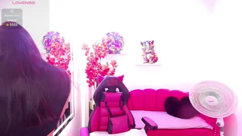 Snapshot of miss_dolly1 chatting on 05-25-26, 12:44 Melanie online show from 05-25-26, 12:44