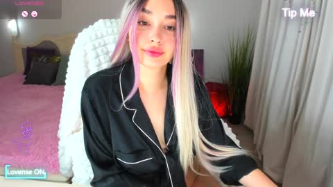 Snapshot of miss_elias chatting on 01-31-25, 04:17 Elia online show from 01-31-25, 04:17