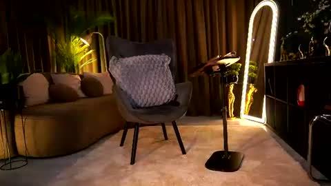 Snapshot of miss_ema_divine chatting on 07-11-26, 04:10 Miss Ema Devine online show from 07-11-26, 04:10