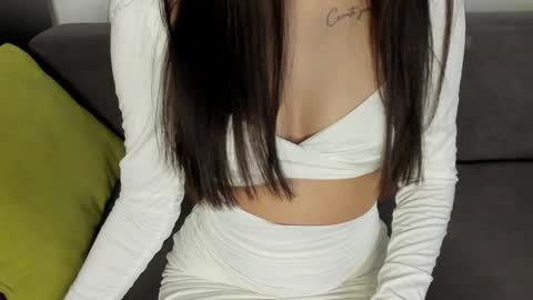 Snapshot of miss_emilyy chatting on 01-08-25, 04:22 Emily online show from 01-08-25, 04:22