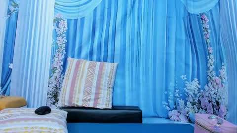 Snapshot of miss_flora chatting on 06-02-26, 02:02 Monica Patricia online show from 06-02-26, 02:02
