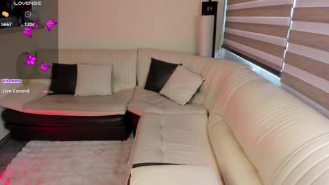 Snapshot of miss_ginebra_1 chatting on 02-12-25, 09:43 insta online show from 02-12-25, 09:43