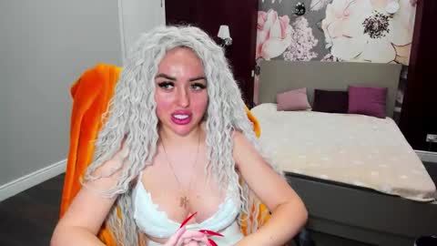 Snapshot of miss_kiten chatting on 09-17-25, 10:33 miss_kiten online show from 09-17-25, 10:33