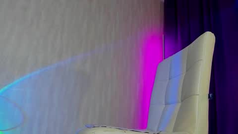 Snapshot of miss_kreez chatting on 11-28-25, 10:51 Sonya online show from 11-28-25, 10:51