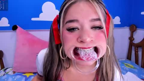 Snapshot of miss_lucyla chatting on 04-23-26, 11:09 miss_lucyla online show from 04-23-26, 11:09