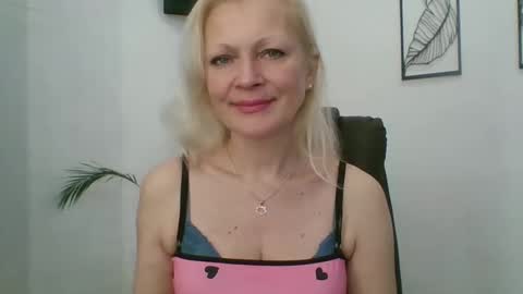 Snapshot of miss_natalix chatting on 10-26-25, 09:15 miss_natalix online show from 10-26-25, 09:15