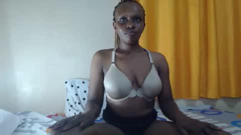 Snapshot of miss_reina21 chatting on 04-27-26, 07:12 Reina online show from 04-27-26, 07:12