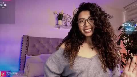 Amy Olivera online show from 10-06-25, 01:08