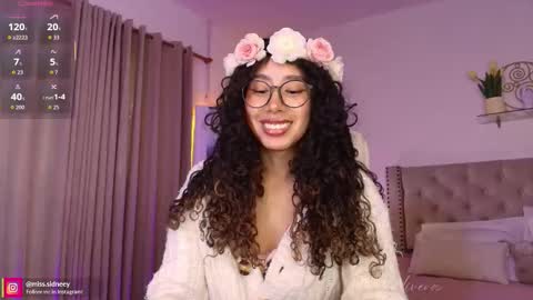 Amy Olivera online show from 10-24-25, 01:18