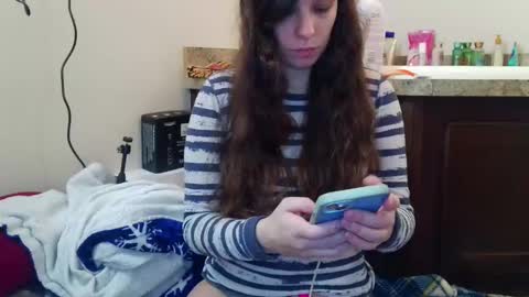 Snapshot of miss_sunshine01 chatting on 11-01-25, 05:26 Bella online show from 11-01-25, 05:26