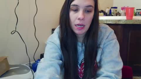 Snapshot of miss_sunshine01 chatting on 12-02-25, 01:33 Bella online show from 12-02-25, 01:33