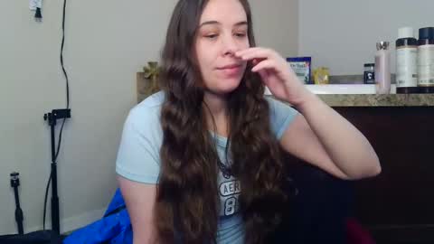 Snapshot of miss_sunshine01 chatting on 05-31-26, 07:15 Bella online show from 05-31-26, 07:15