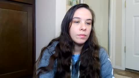 Snapshot of miss_sunshine01 chatting on 06-08-26, 01:28 Bella online show from 06-08-26, 01:28