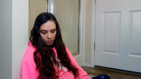 Snapshot of miss_sunshine01 chatting on 06-09-26, 11:38 Bella online show from 06-09-26, 11:38