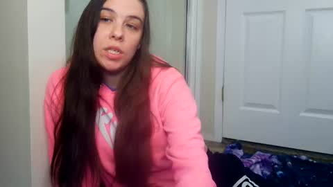 Snapshot of miss_sunshine01 chatting on 06-12-26, 01:48 Bella online show from 06-12-26, 01:48
