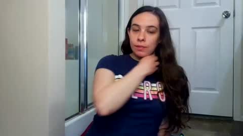 Snapshot of miss_sunshine01 chatting on 06-24-26, 02:32 Bella online show from 06-24-26, 02:32