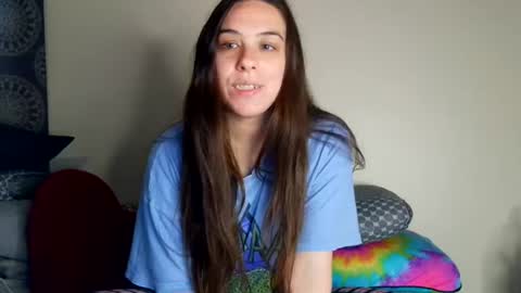 Snapshot of miss_sunshine01 chatting on 06-30-26, 05:14 Bella online show from 06-30-26, 05:14