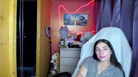 Melanie  January 15th is my birthday there will be an interesting show  online show from 08-03-26, 11:37